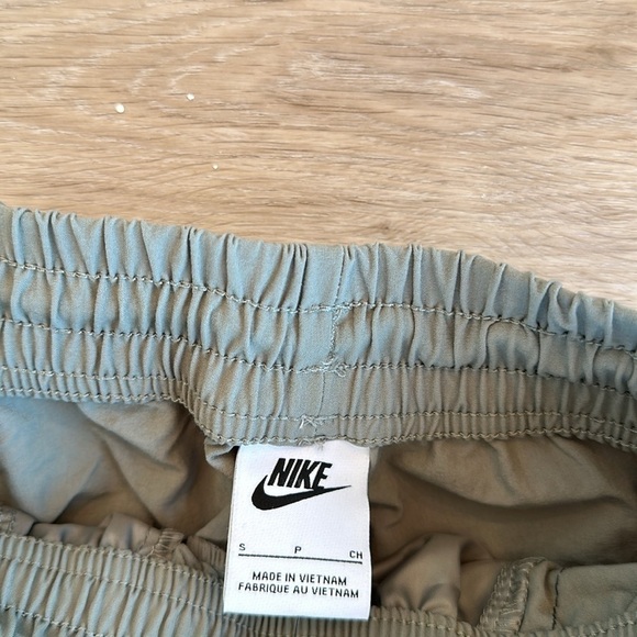 MEN'S NIKE AIR MAX WOVEN CARGO PANTS COLOR
Dark Stucco/Dark Stucco/Black - Picture 8 of 11